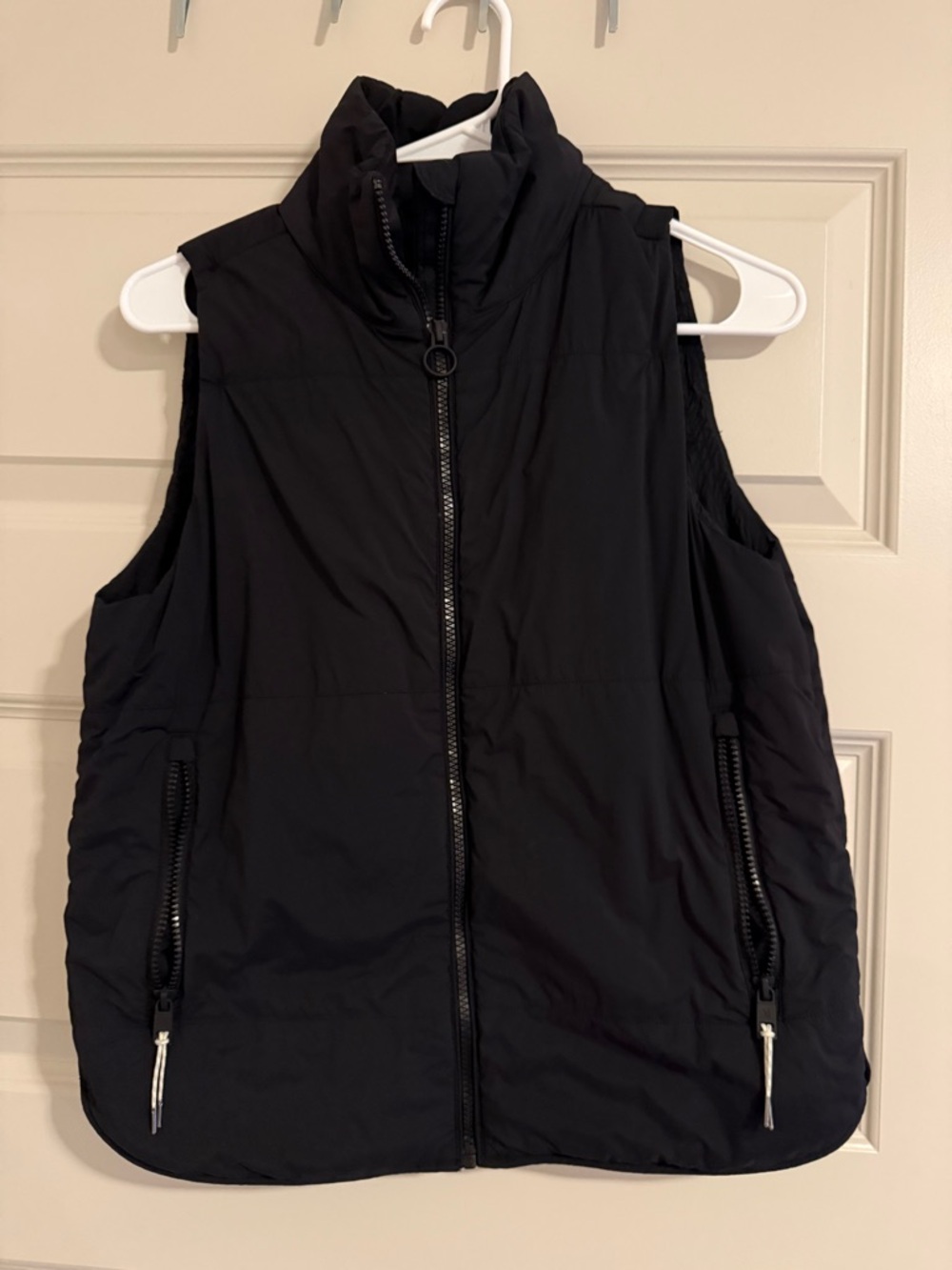 Vuori Black Puffer Vest with Zip Pockets